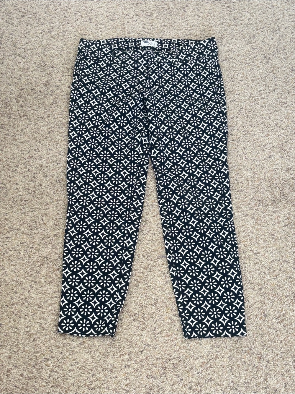 Old Navy The Diva Geometric Pattern Slim Ankle Pants